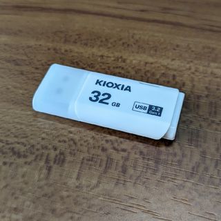 トウシバ(東芝)のKIOXIA USBメモリ 32GB(PC周辺機器)