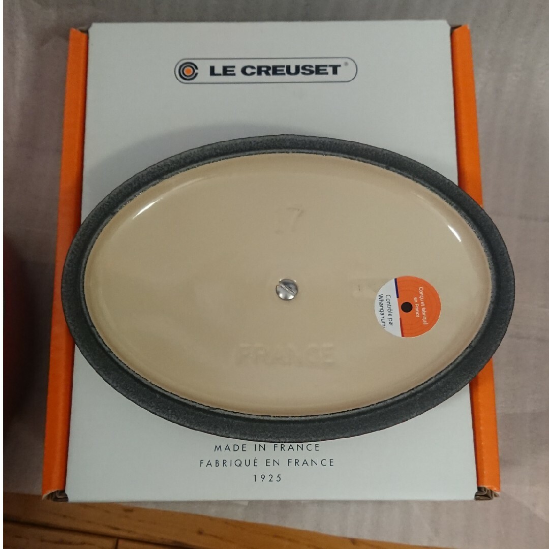 LE CREUSET(ルクルーゼ)のル・クルーゼ ココット オーバル 17cm チェリーレッド【新品、未使用】 インテリア/住まい/日用品のキッチン/食器(鍋/フライパン)の商品写真