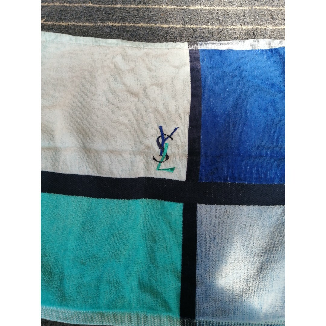 Yves Saint Laurent(イヴサンローラン)のタオル　2枚セット インテリア/住まい/日用品の日用品/生活雑貨/旅行(タオル/バス用品)の商品写真