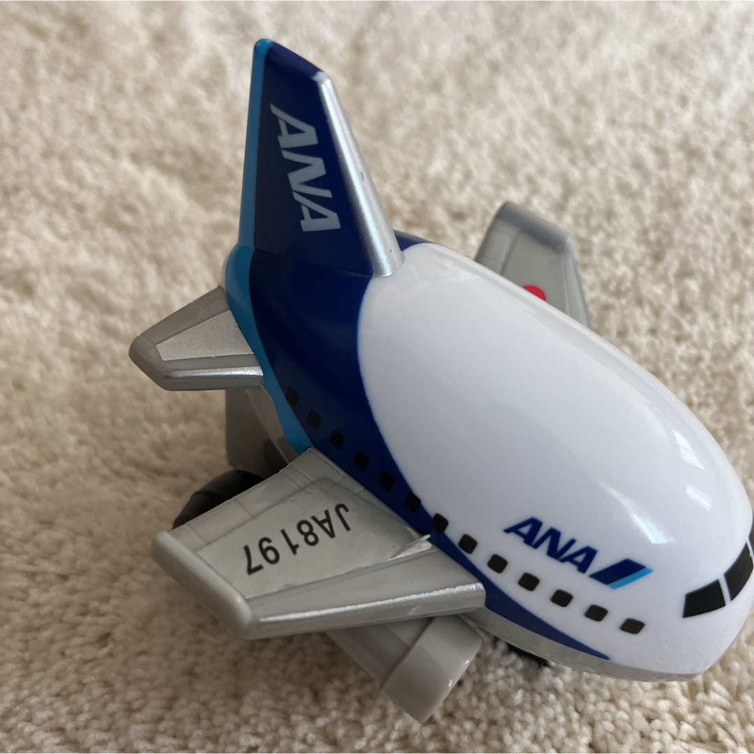 ANA(全日本空輸)(エーエヌエー(ゼンニッポンクウユ))のANA 飛行機　おもちゃ　モーター音　JA8197 フリクション走行 エンタメ/ホビーのコレクション(その他)の商品写真