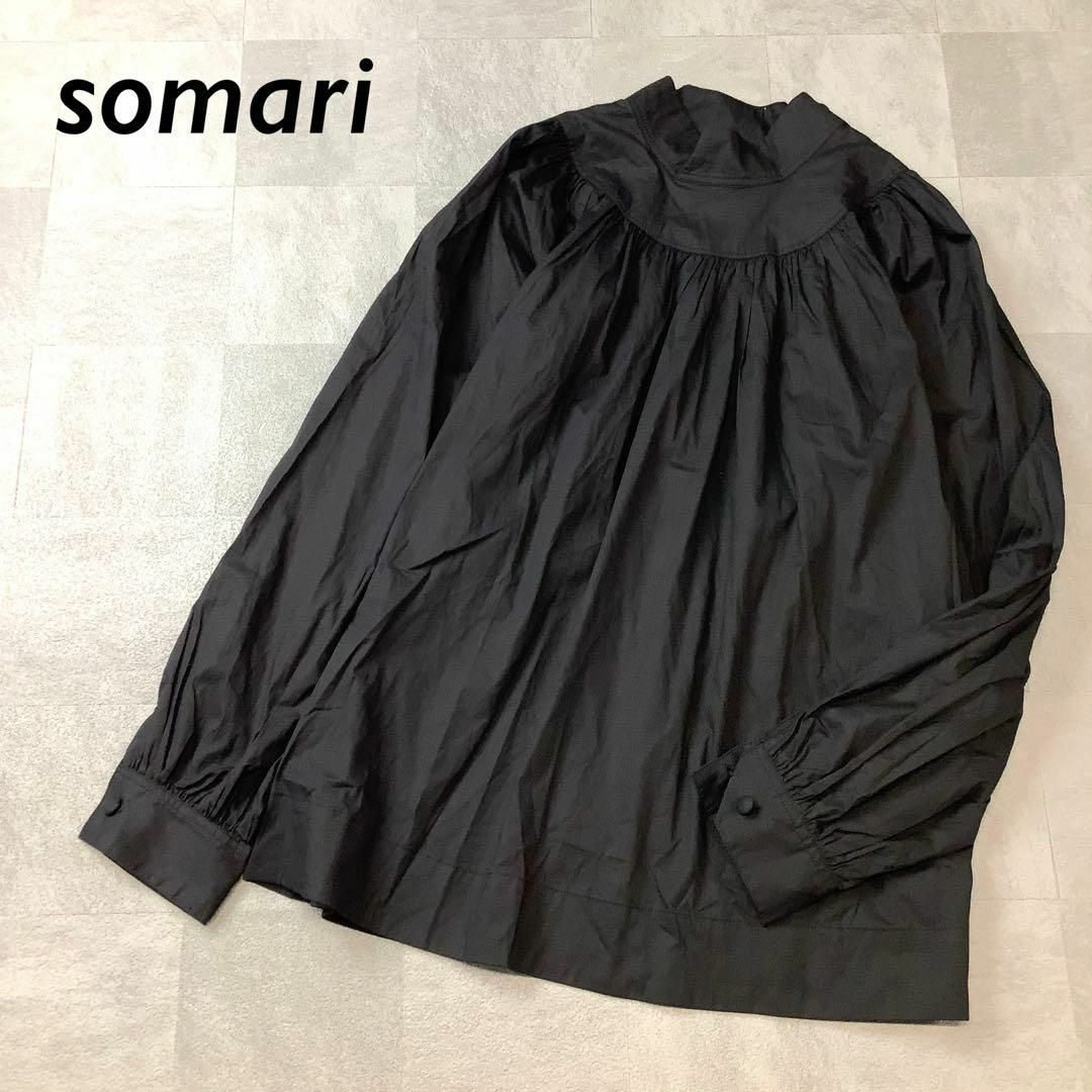 somari(ソマリ)の美品 somari ハイネック ショルダー ボタン ロング ブラウス ブラック レディースのトップス(シャツ/ブラウス(長袖/七分))の商品写真