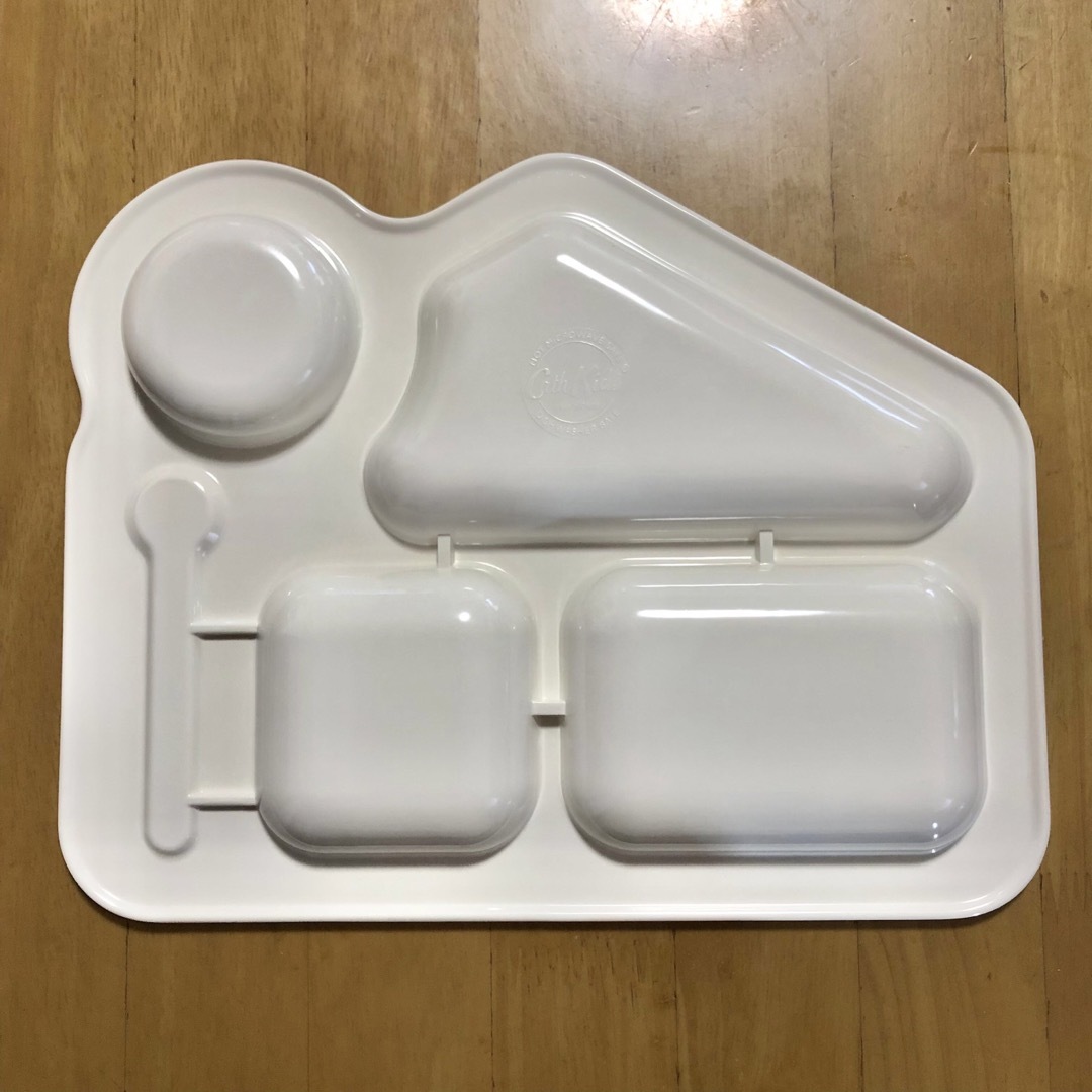 Cath Kidston(キャスキッドソン)のキャスキッドソン　ランチプレート　水色 キッズ/ベビー/マタニティの授乳/お食事用品(プレート/茶碗)の商品写真