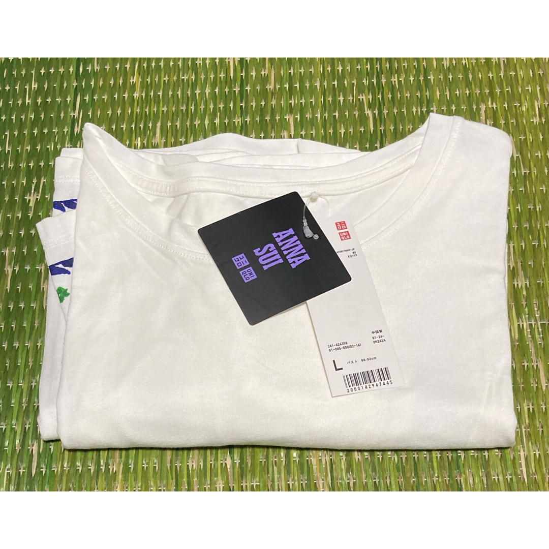 UNIQLO(ユニクロ)のユニクロ アナスイ UT 半袖 Lチュニック Tシャツ 白 オフホワイト  レディースのトップス(Tシャツ(半袖/袖なし))の商品写真