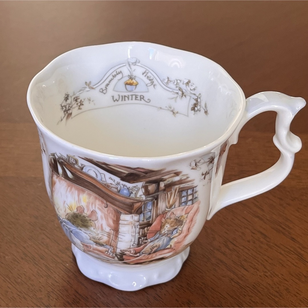 Royal Doulton(ロイヤルドルトン)の【美品】ロイヤルドルトン★ブランブリーヘッジ★フォーシーズンマグカップ　４個 インテリア/住まい/日用品のキッチン/食器(食器)の商品写真