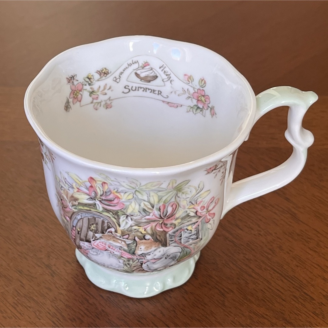 Royal Doulton(ロイヤルドルトン)の【美品】ロイヤルドルトン★ブランブリーヘッジ★フォーシーズンマグカップ　４個 インテリア/住まい/日用品のキッチン/食器(食器)の商品写真