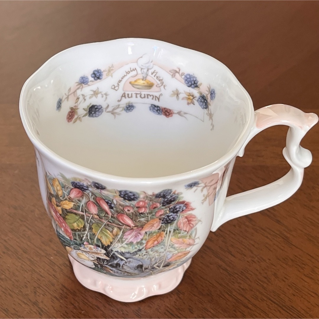 Royal Doulton(ロイヤルドルトン)の【美品】ロイヤルドルトン★ブランブリーヘッジ★フォーシーズンマグカップ　４個 インテリア/住まい/日用品のキッチン/食器(食器)の商品写真