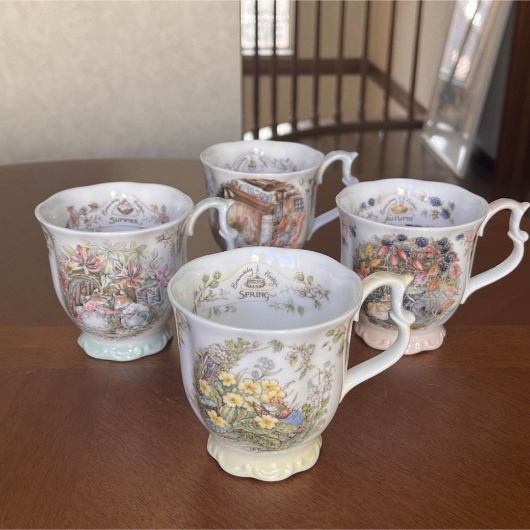 Royal Doulton(ロイヤルドルトン)の【美品】ロイヤルドルトン★ブランブリーヘッジ★フォーシーズンマグカップ　４個 インテリア/住まい/日用品のキッチン/食器(食器)の商品写真