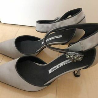 マノロブラニク(MANOLO BLAHNIK)のマノロブラニク　新品未使用　シルバーグレー　サテン生地(ハイヒール/パンプス)