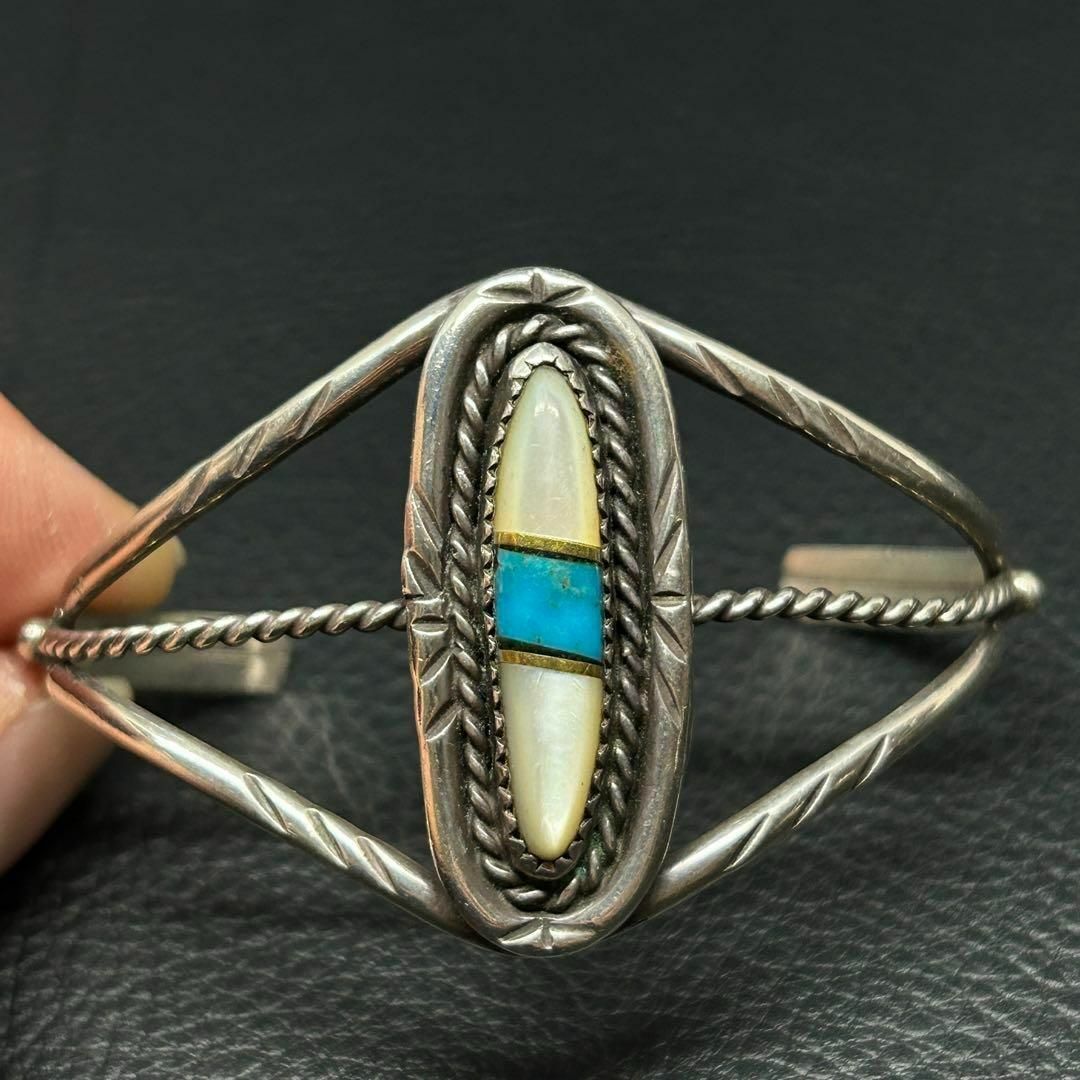 VINTAGE(ヴィンテージ)のNavajo ナバホ族 バングル ブレスレット ターコイズ シェル ヴィンテージ メンズのアクセサリー(ブレスレット)の商品写真