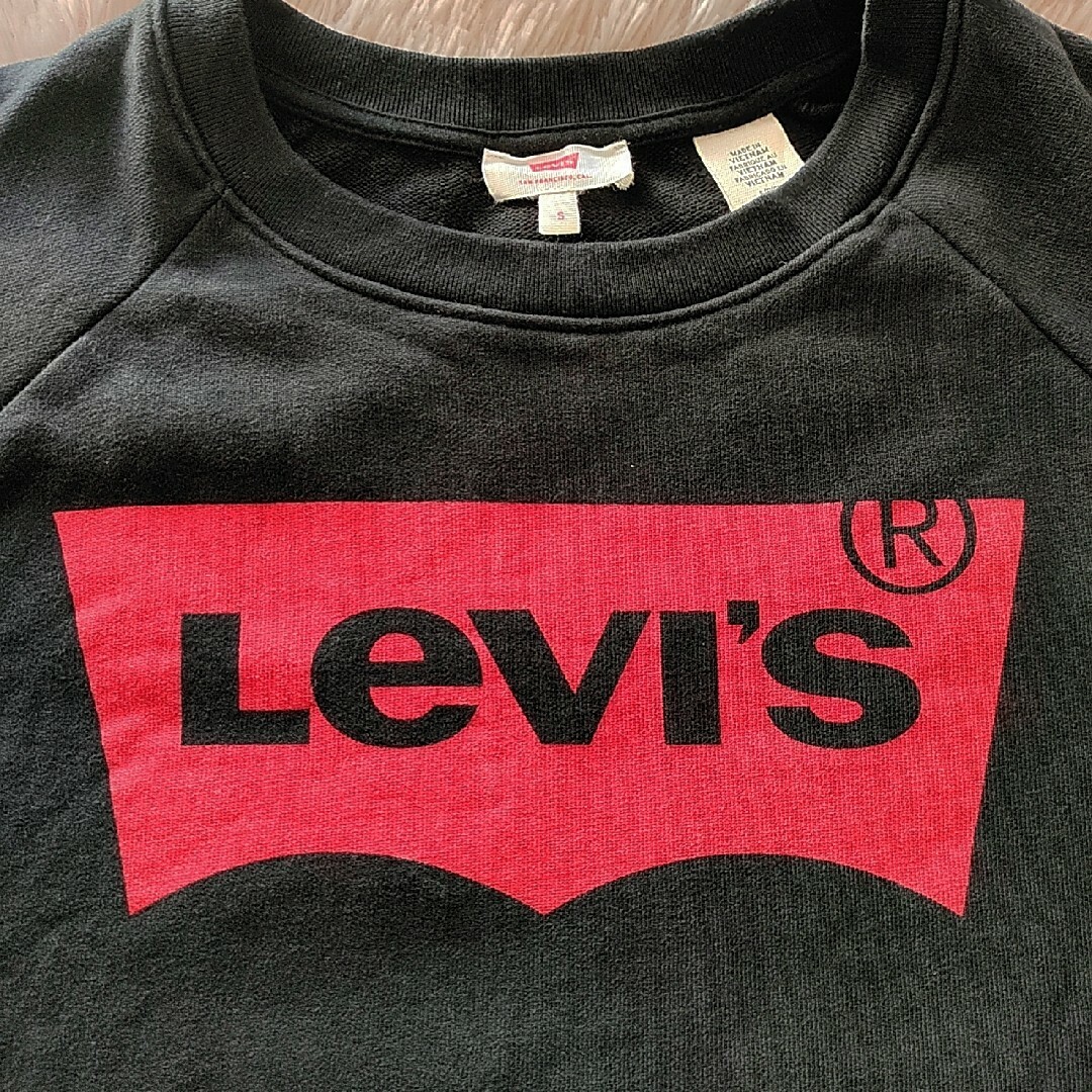 Levi's(リーバイス)のリーバイス　プルオーバー　スウェット　トレーナー　長袖　黒　Sサイズ　古着 レディースのトップス(パーカー)の商品写真