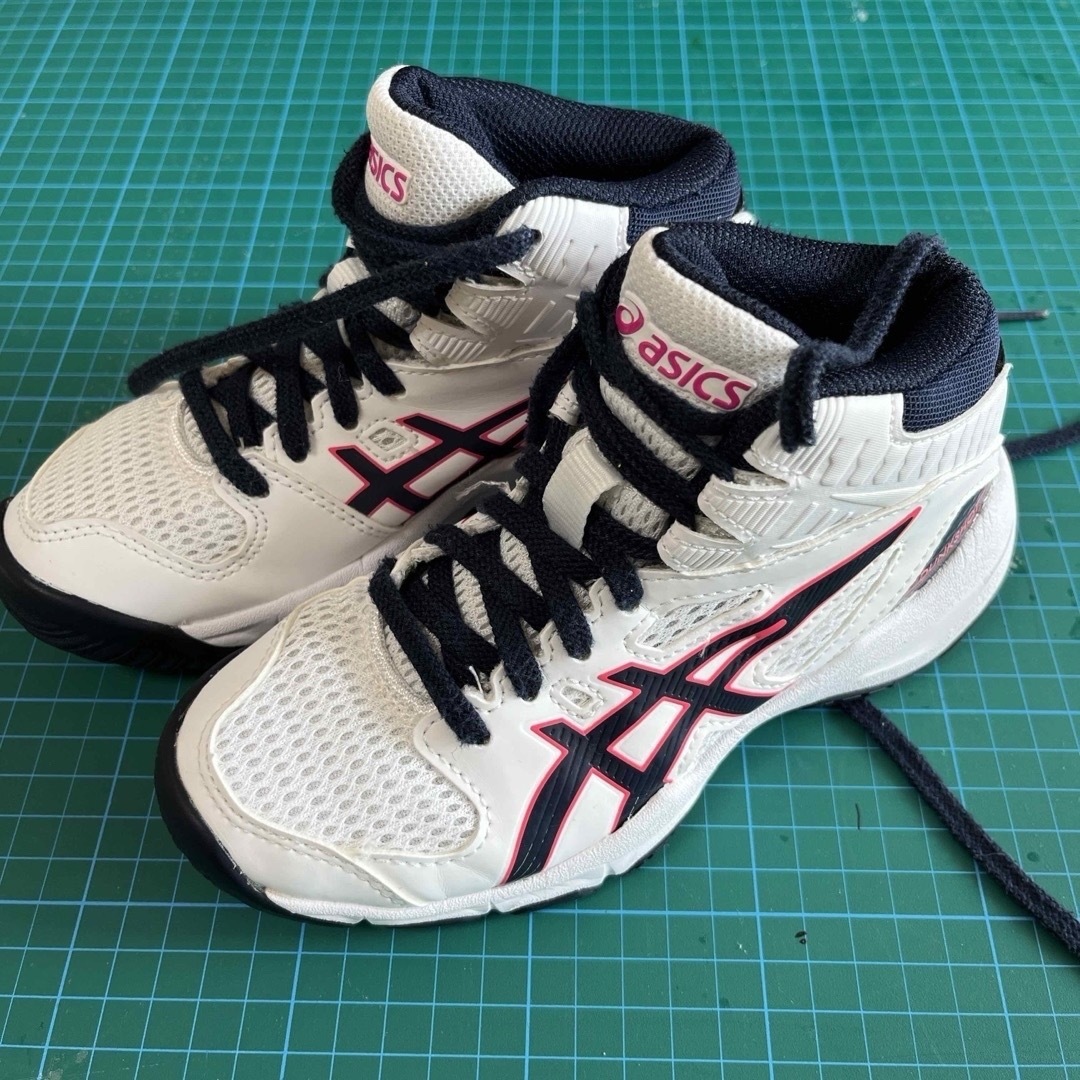 asics(アシックス)のバスケットシューズ19cm キッズ/ベビー/マタニティのキッズ靴/シューズ(15cm~)(スニーカー)の商品写真