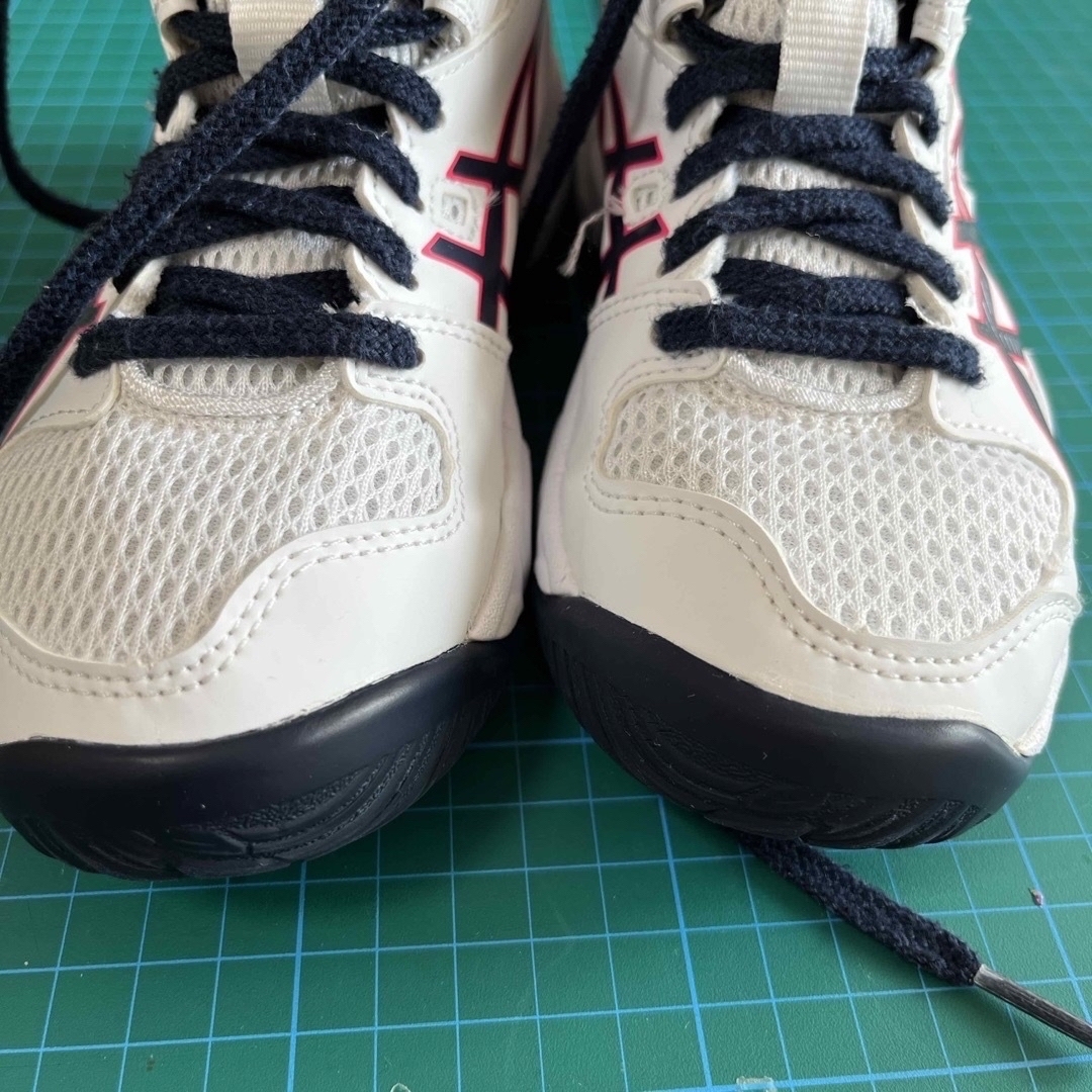 asics(アシックス)のバスケットシューズ19cm キッズ/ベビー/マタニティのキッズ靴/シューズ(15cm~)(スニーカー)の商品写真