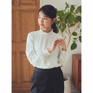 アースミュージックアンドエコロジー(earth music & ecology)の【ドット】シャーリングブラウス オフィス/フォーマル/レディース/24SS(シャツ/ブラウス(長袖/七分))