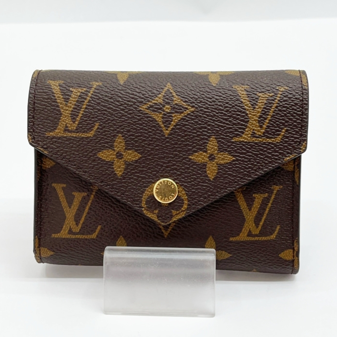 LOUIS VUITTON(ルイヴィトン)の◆◆LOUIS VUITTON ルイヴィトン モノグラム ポルトフォイユ・ヴィクトリーヌ 3つ折り財布 イニシャル入 M62472 ブラウン ハンドメイドのファッション小物(財布)の商品写真