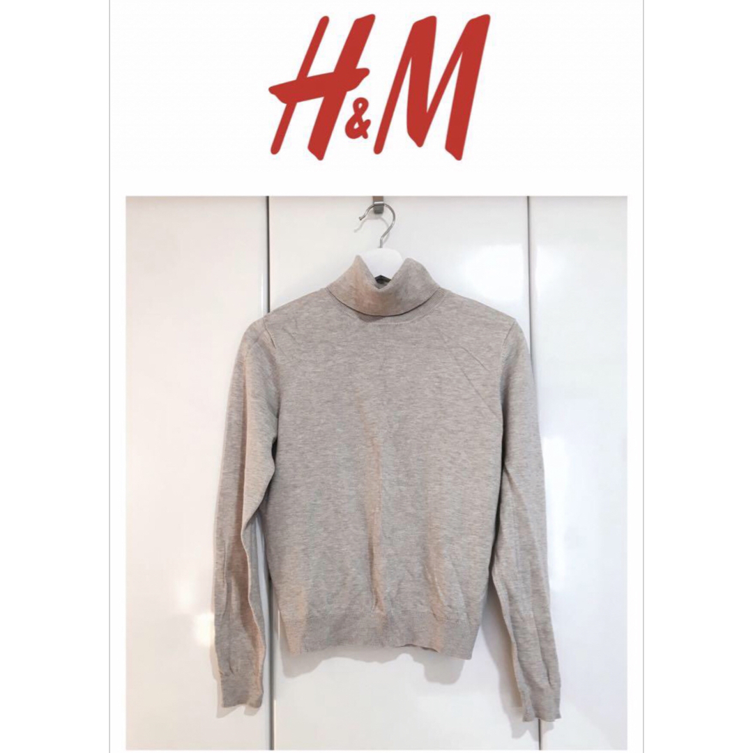 H&M(エイチアンドエム)のH&M 未使用に近い　ベージュ　タートルネック　ニット レディースのトップス(ニット/セーター)の商品写真