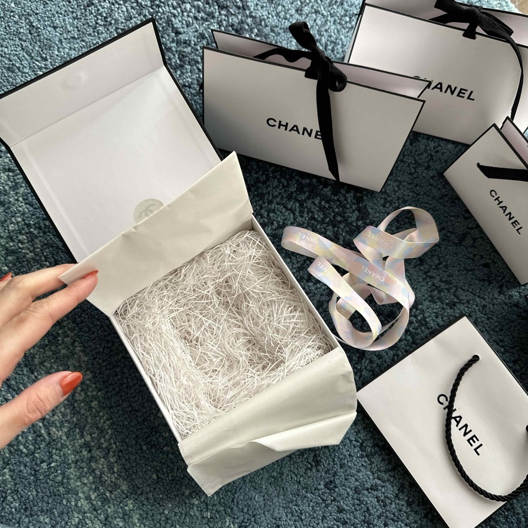 CHANEL(シャネル)のCHANEL BOXプレゼントラッピング インテリア/住まい/日用品のオフィス用品(ラッピング/包装)の商品写真