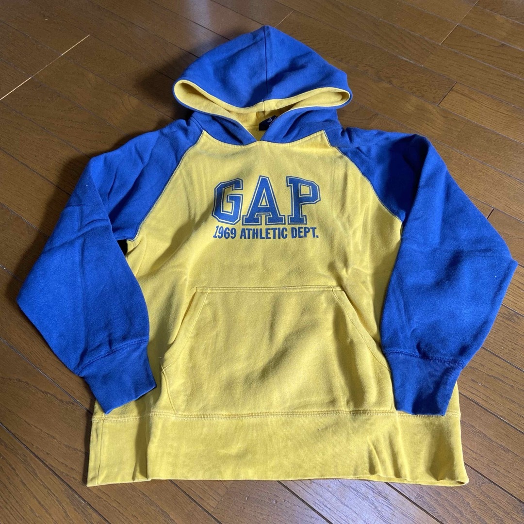 パーカー　GAP 長袖　青　ブルー　黄色　イエロー　英語　ポケット付き レディースのトップス(パーカー)の商品写真