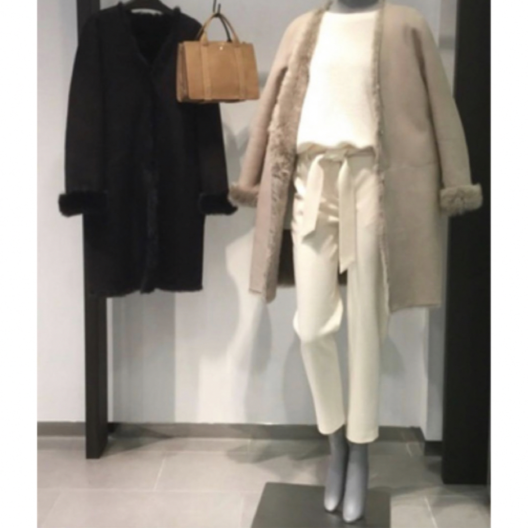 Theory リバーシブルムートンコート ベージュTheo - 毛皮/ファーコート Theory リバーシブルムートンコート ベージュTheo - 毛皮/ファーコート