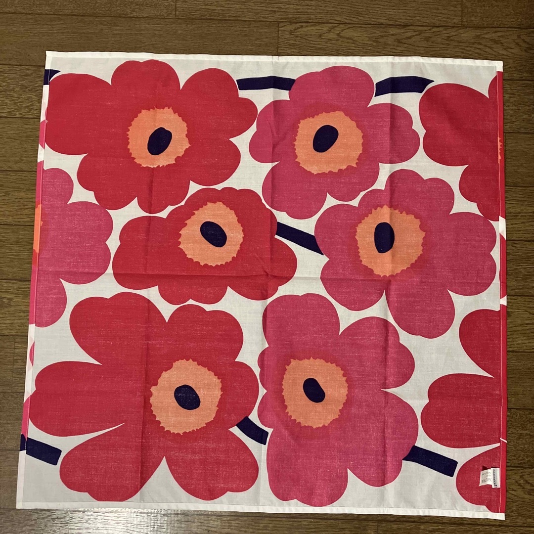 marimekko(マリメッコ)のマリメッコ　ウニッコ柄（赤）スカーフ レディースのファッション小物(バンダナ/スカーフ)の商品写真