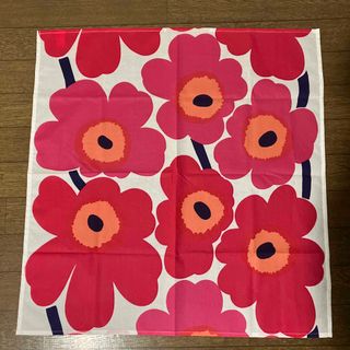 マリメッコ(marimekko)のマリメッコ　ウニッコ柄（赤）スカーフ(バンダナ/スカーフ)