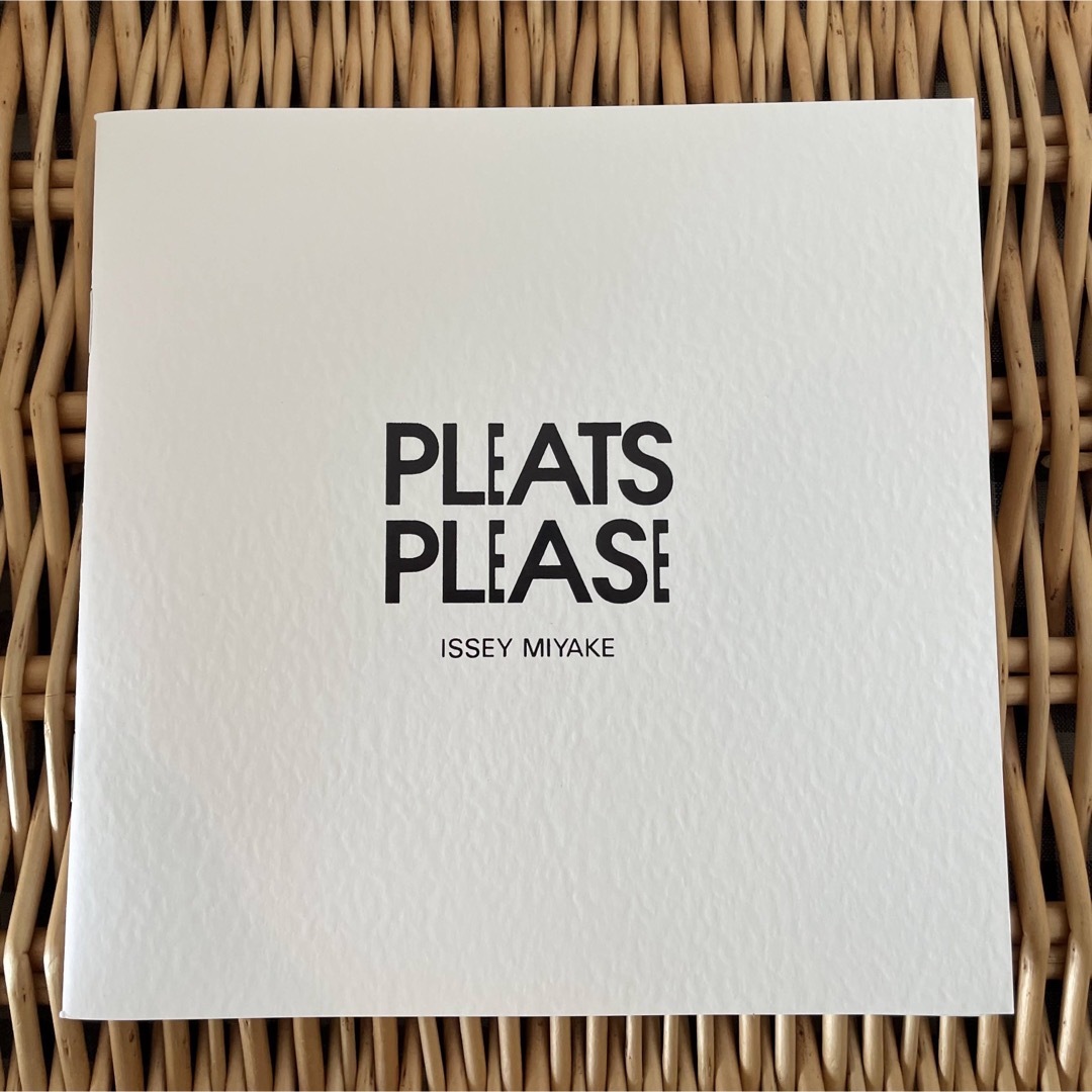 PLEATS PLEASE ISSEY MIYAKE(プリーツプリーズイッセイミヤケ)のPLEATS PLEASE ISSEY MIYAKE 2022-2023カタログ レディースのレディース その他(その他)の商品写真