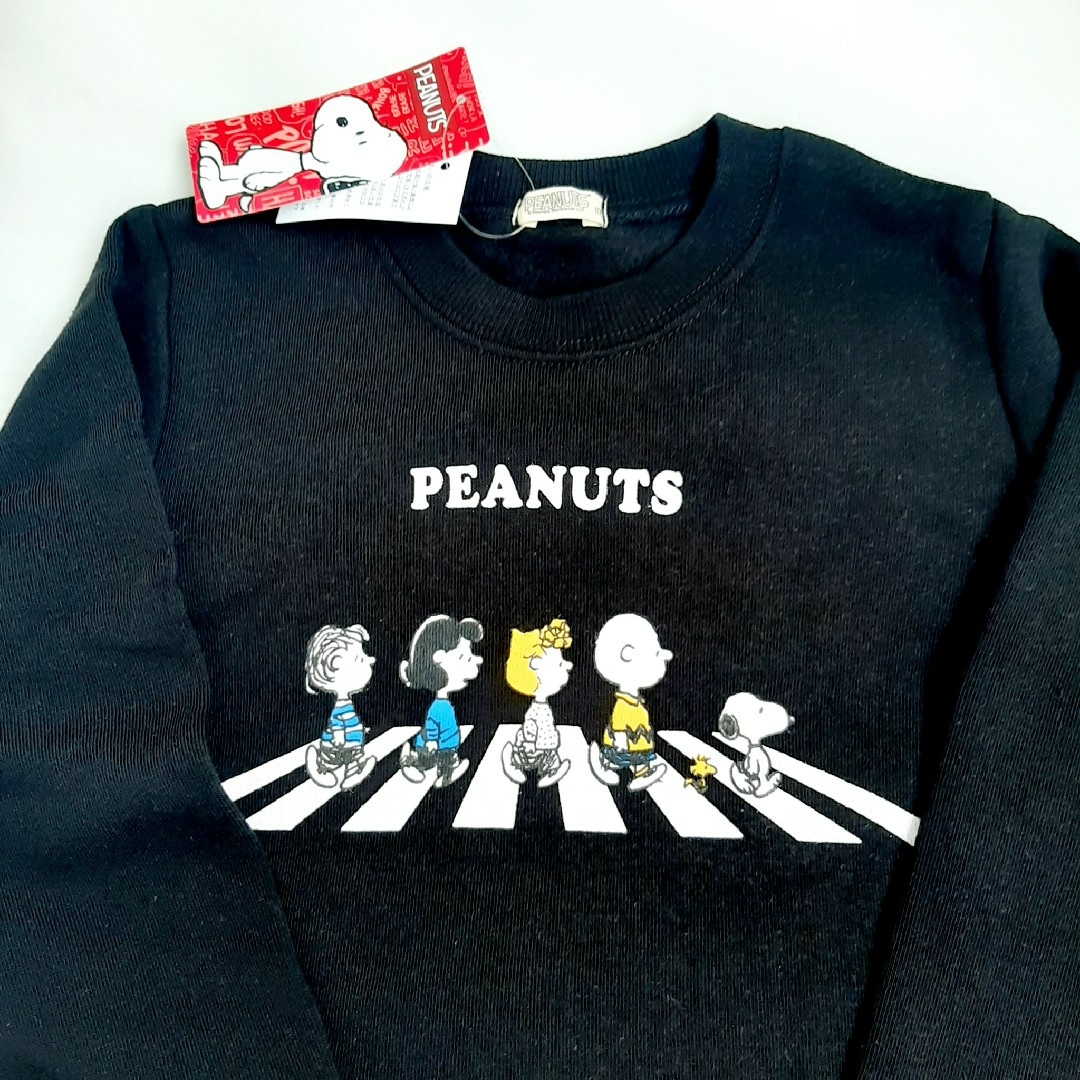 PEANUTS(ピーナッツ)の新品  100サイズ スヌーピー 黒トレーナー 裏起毛 キッズ/ベビー/マタニティのキッズ服男の子用(90cm~)(Tシャツ/カットソー)の商品写真