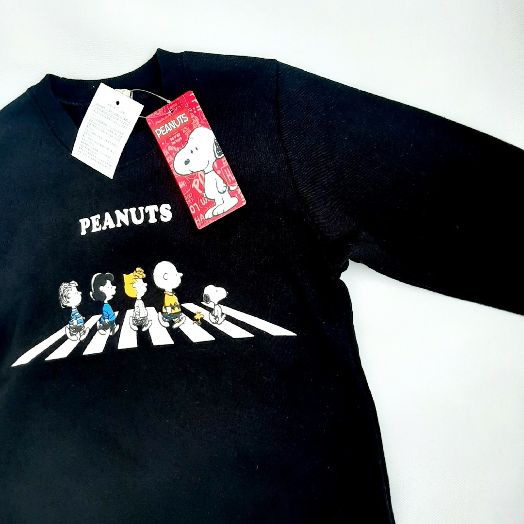 PEANUTS(ピーナッツ)の新品  100サイズ スヌーピー 黒トレーナー 裏起毛 キッズ/ベビー/マタニティのキッズ服男の子用(90cm~)(Tシャツ/カットソー)の商品写真