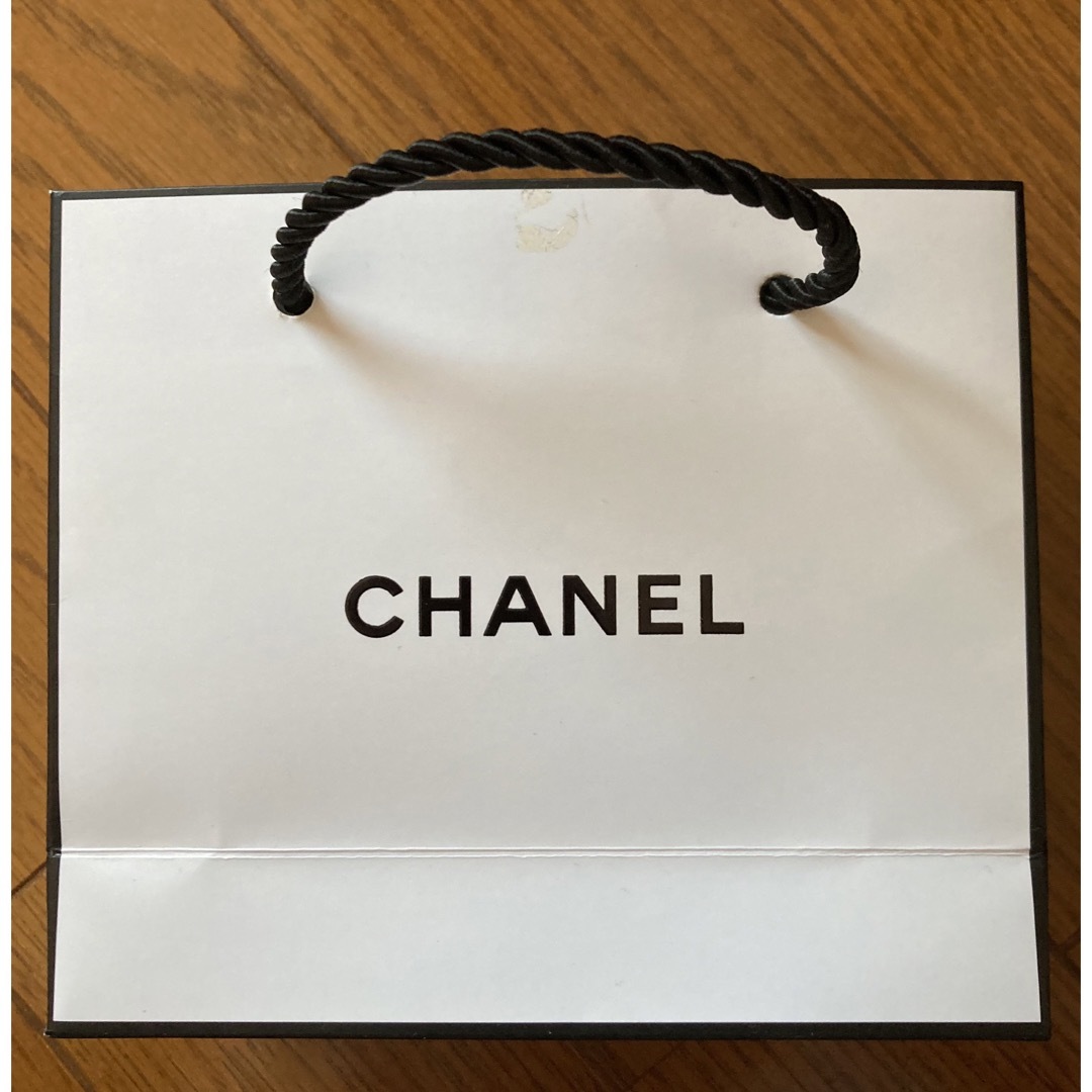 CHANEL(シャネル)のCHANEL シャネル ホワイト ショップ袋　ショッパー　紙袋 レディースのバッグ(ショップ袋)の商品写真