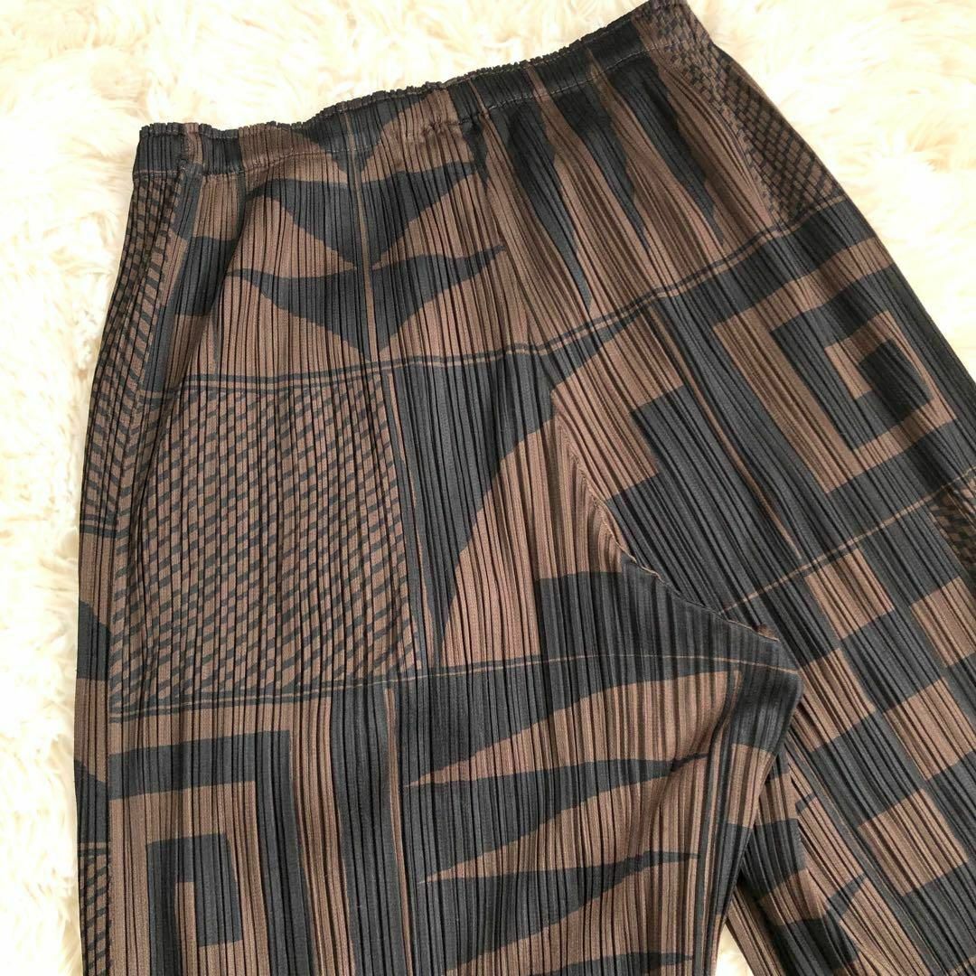 PLEATS PLEASE ISSEY MIYAKE(プリーツプリーズイッセイミヤケ)の【極美品】プリーツプリーズ 総柄 アラジンパンツ ニッカポッカ 1 希少品 レディースのパンツ(カジュアルパンツ)の商品写真