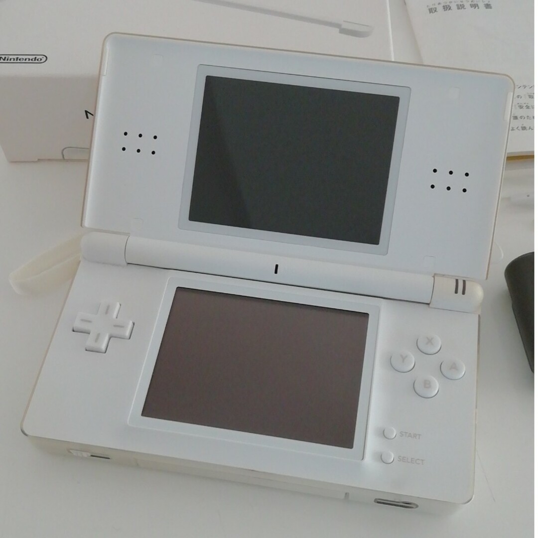 ニンテンドーDS(ニンテンドーDS)のNintendo DS ニンテンド-DS LITE クリスタルホワイト 本体 エンタメ/ホビーのゲームソフト/ゲーム機本体(携帯用ゲーム機本体)の商品写真