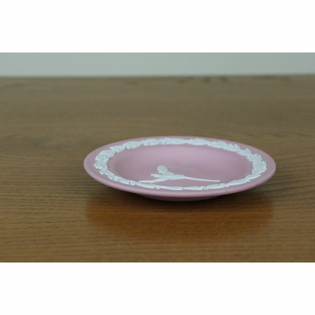 WEDGWOOD(ウェッジウッド)のウェッジウッド　ジャスパー　ピンク　ラウンドトレイ　ピンディッシュ　鳥 インテリア/住まい/日用品のインテリア小物(小物入れ)の商品写真