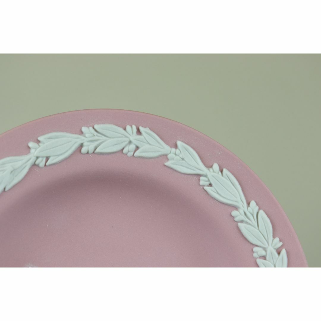 WEDGWOOD(ウェッジウッド)のウェッジウッド　ジャスパー　ピンク　ラウンドトレイ　ピンディッシュ　鳥 インテリア/住まい/日用品のインテリア小物(小物入れ)の商品写真