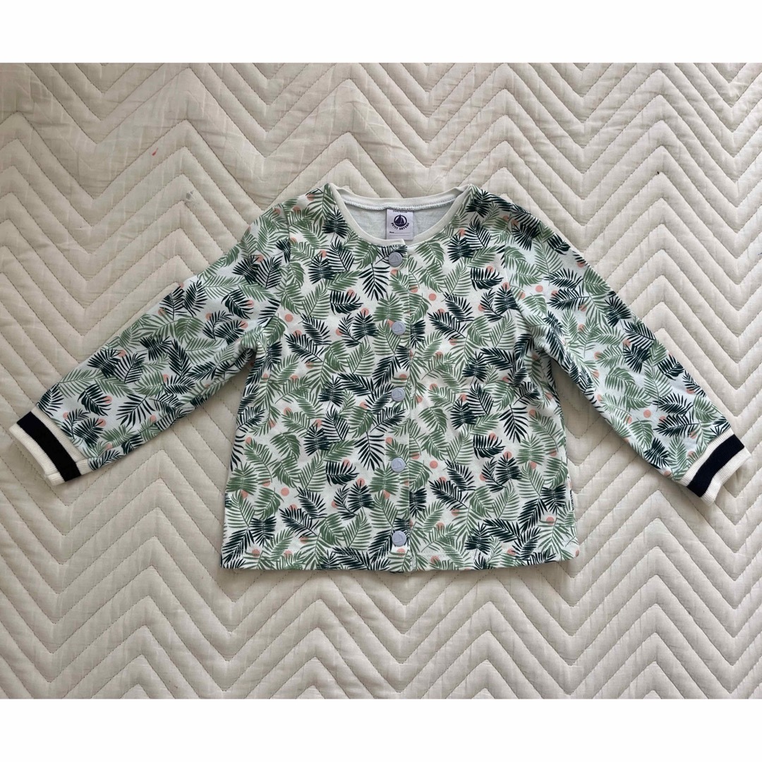 PETIT BATEAU(プチバトー)のPETIT  BATEAU プチバトー　ジャケット　ボタニカル柄　２４m キッズ/ベビー/マタニティのベビー服(~85cm)(カーディガン/ボレロ)の商品写真