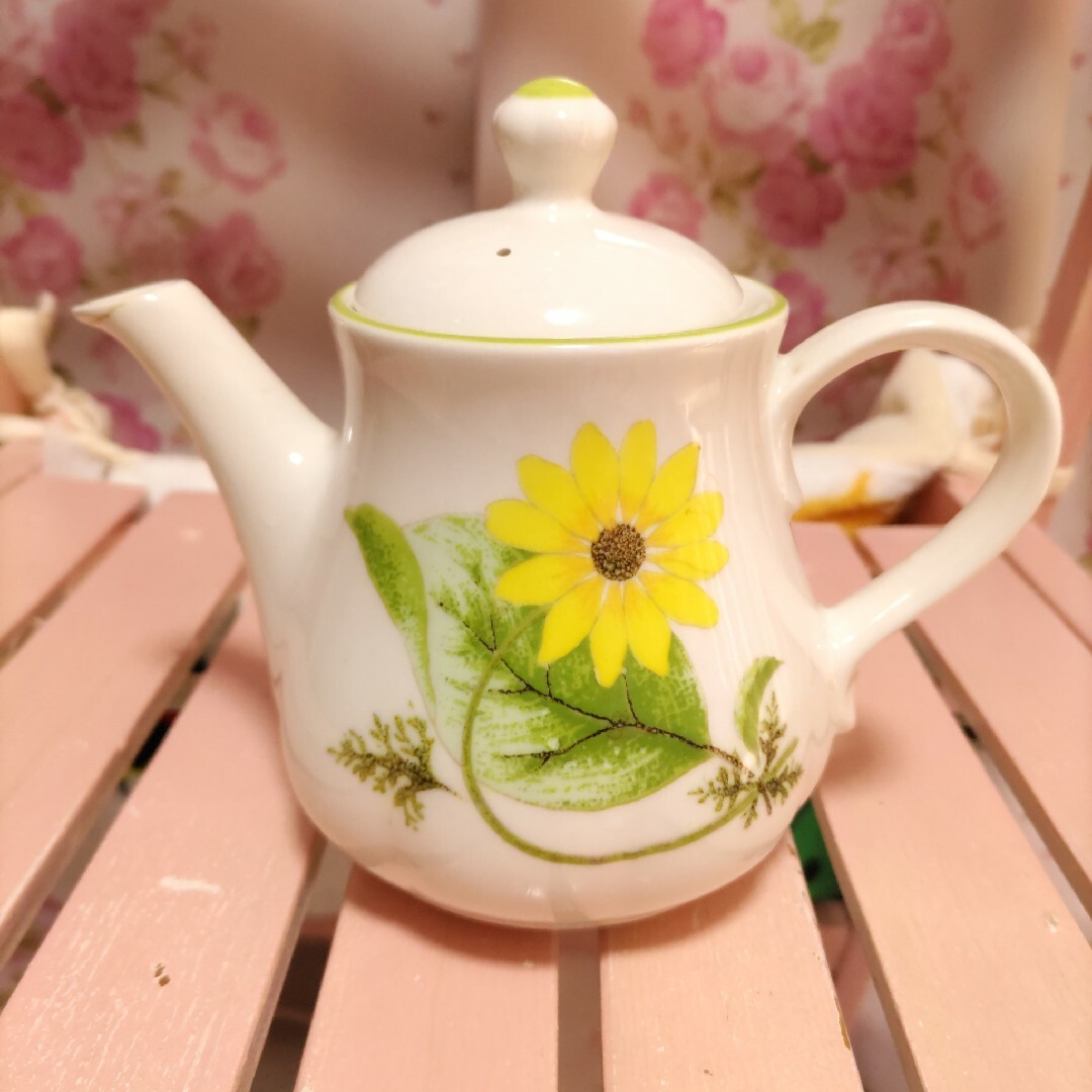 MIKASA - お値下げ 日本製 花柄 カップ&ソーサー&ティーポット MIKASA - お値下げ 日本製 花柄 カップ&ソーサー&ティーポット