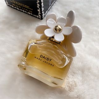 マークジェイコブス(MARC JACOBS)のマークジェイコブス デイジー オードトワレ 50ml(香水(女性用))