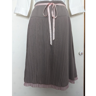 ベ−ジュブラウン&ピンクのステキな二枚重ねプリ−ツスカート(ひざ丈スカート)