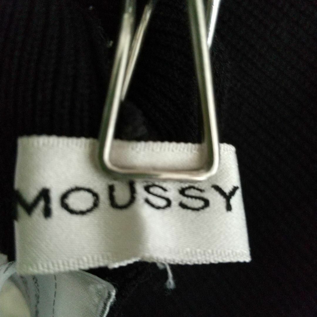 moussy(マウジー)のマウジー　ペプラムリブニット　セーター　フリーサイズ　背中 レディースのトップス(ニット/セーター)の商品写真