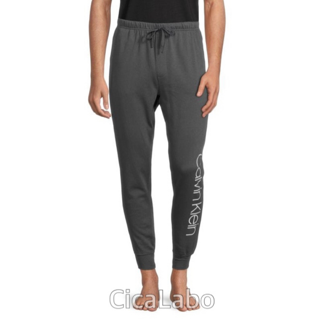 Calvin Klein(カルバンクライン)の【新品】カルバンクライン ロゴ ジョガーパンツ チャコールブラック S メンズのパンツ(ワークパンツ/カーゴパンツ)の商品写真