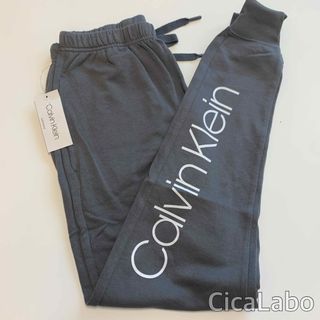 カルバンクライン(Calvin Klein)の【新品】カルバンクライン ロゴ ジョガーパンツ チャコールブラック S(ワークパンツ/カーゴパンツ)