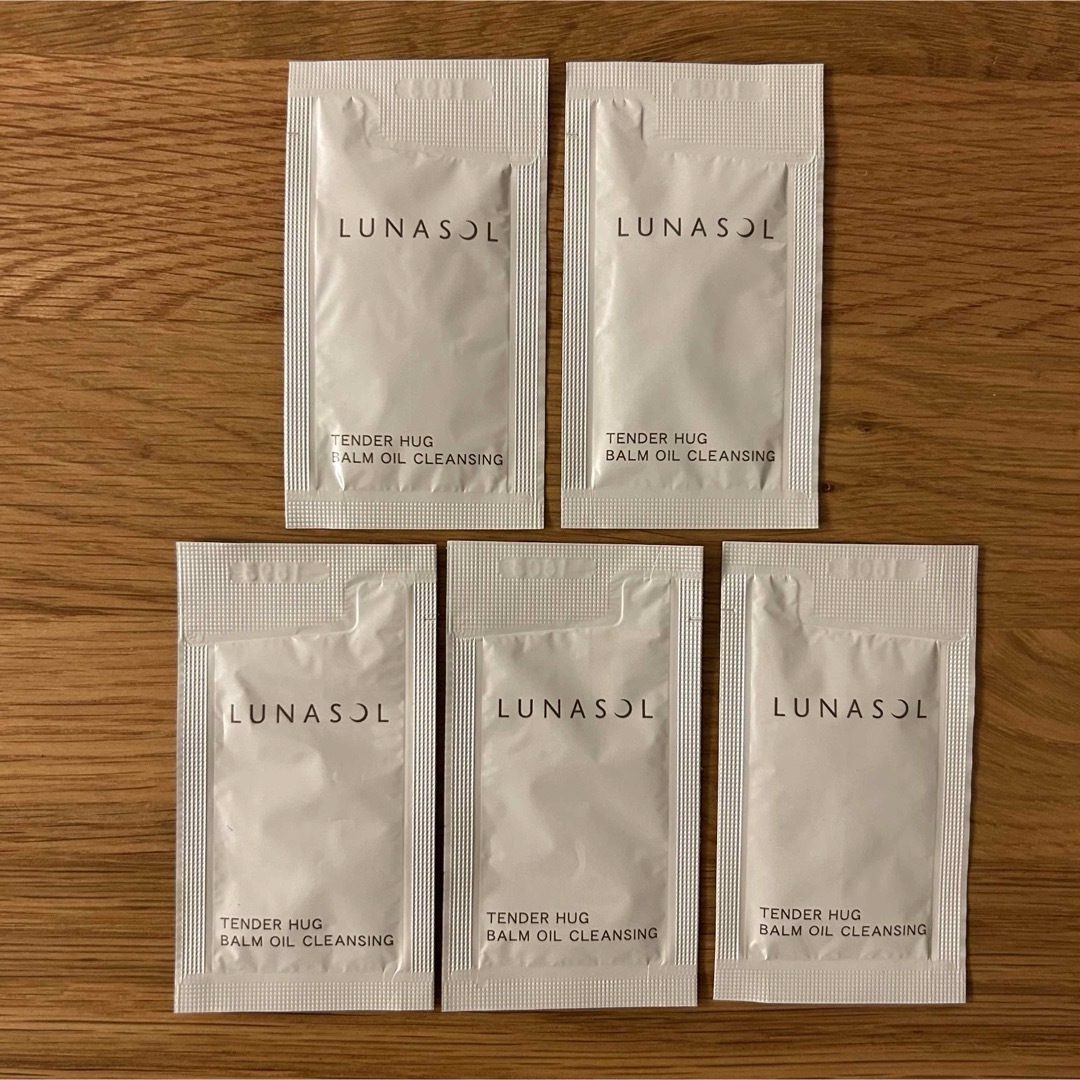 LUNASOL(ルナソル)のLUNASOL   テンダーハグ  バームオイルクレンジング  サンプル コスメ/美容のスキンケア/基礎化粧品(クレンジング/メイク落とし)の商品写真