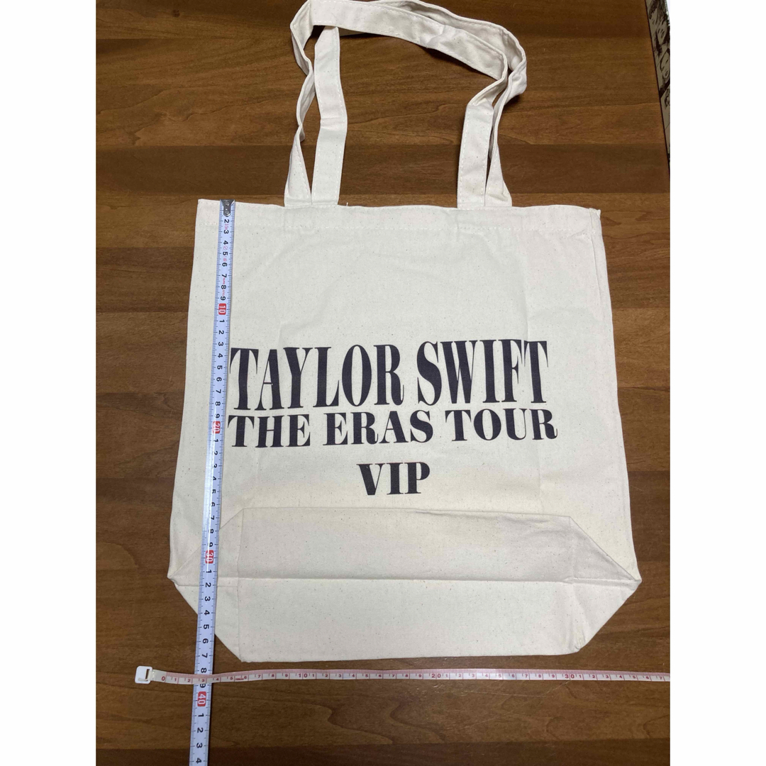 トートバッグ　VIP The Eras Tour エンタメ/ホビーのタレントグッズ(ミュージシャン)の商品写真