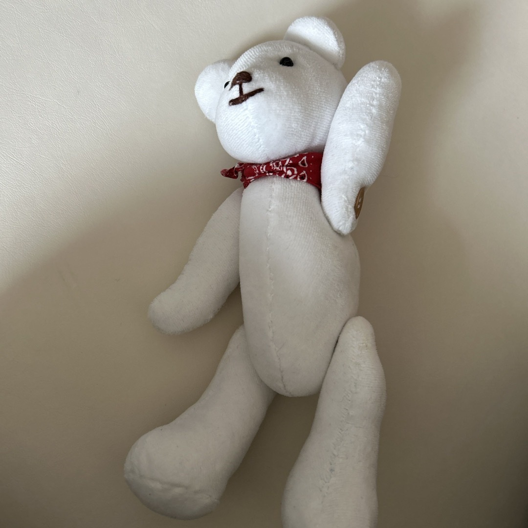 クマのぬいぐるみ　白色 エンタメ/ホビーのおもちゃ/ぬいぐるみ(ぬいぐるみ)の商品写真
