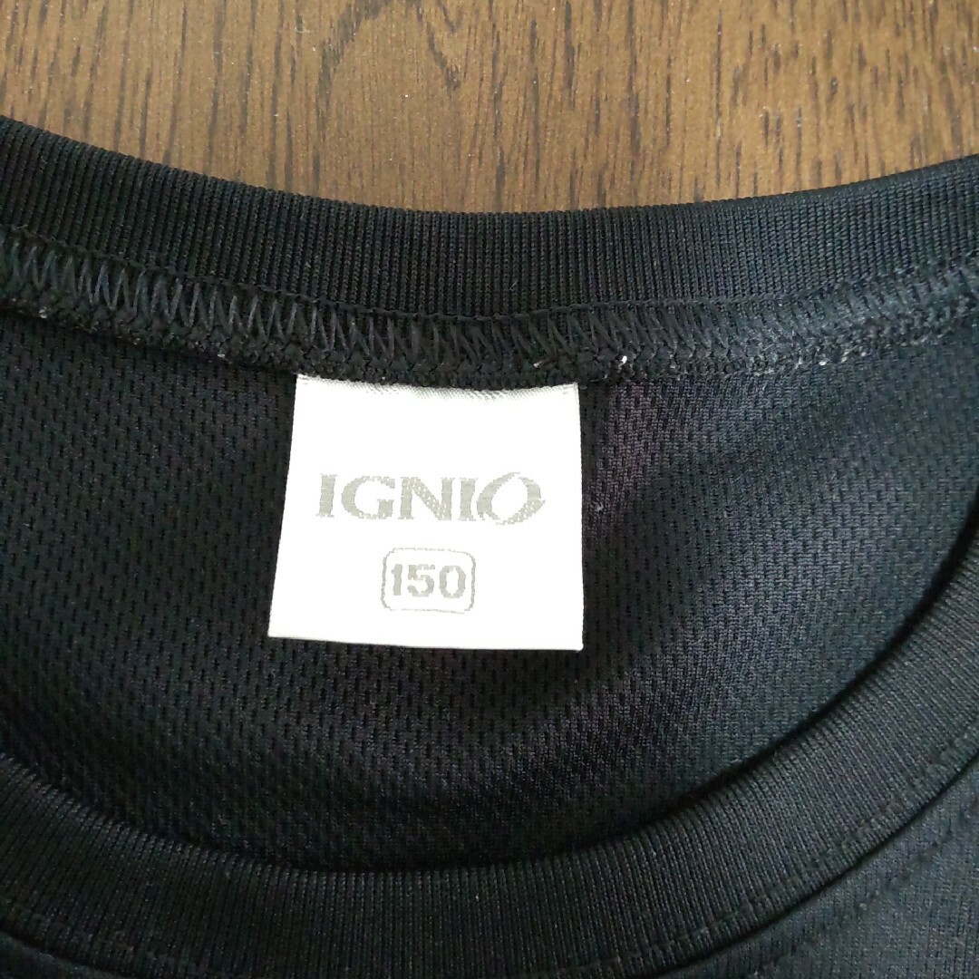 Ignio(イグニオ)のIGNIO　イグニオ　キッズ　半袖　シャツ　150　サッカー　ウェア　黒　ブラッ スポーツ/アウトドアのサッカー/フットサル(ウェア)の商品写真
