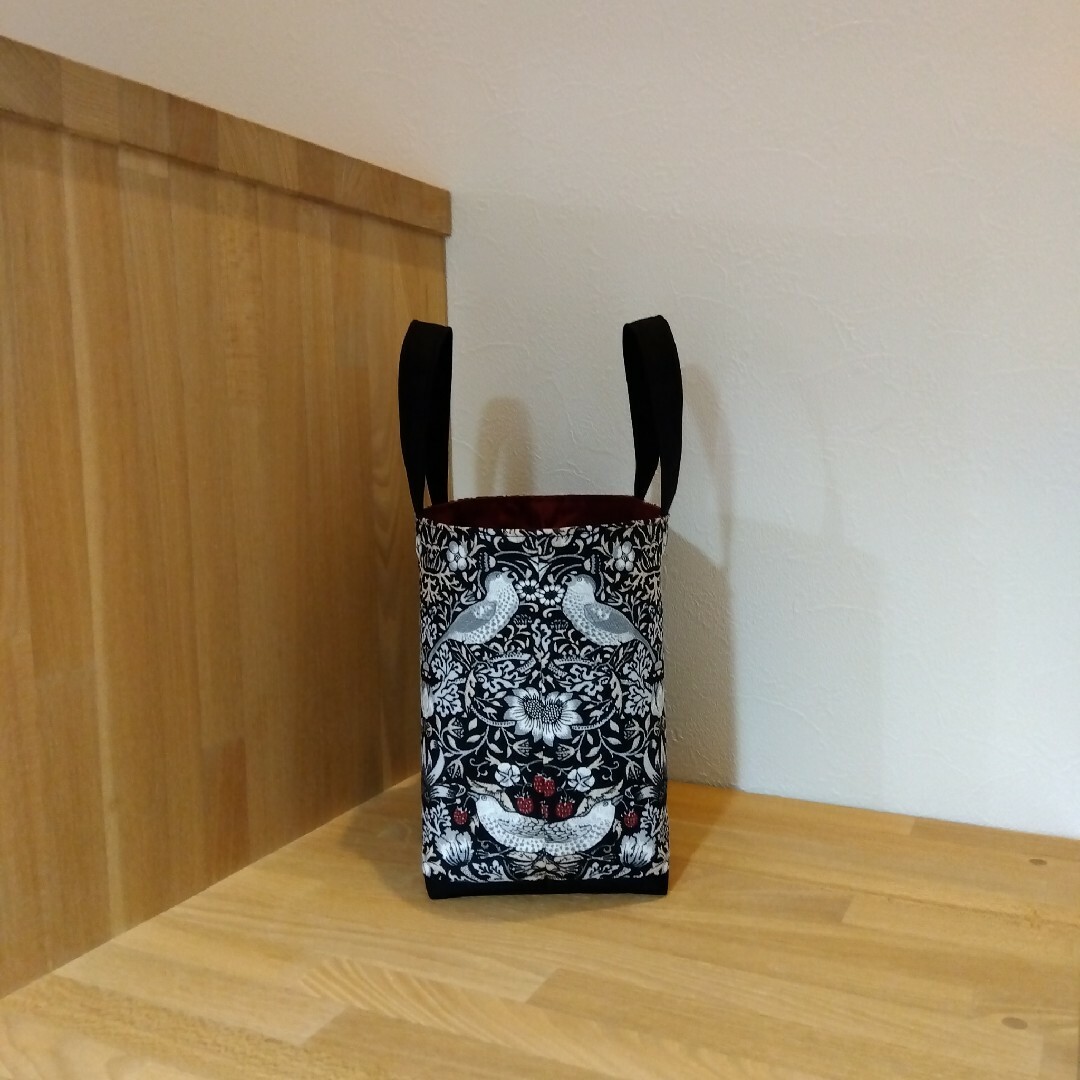 ミニトート　William Morris　いちご泥棒ブラック × ボルドー ハンドメイドのファッション小物(バッグ)の商品写真