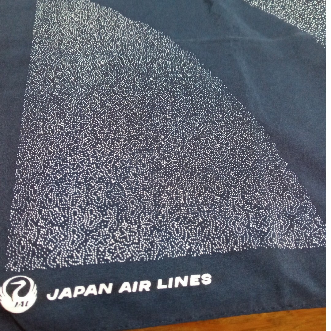 JAL(日本航空)(ジャル(ニホンコウクウ))のJAL風呂敷 インテリア/住まい/日用品の日用品/生活雑貨/旅行(日用品/生活雑貨)の商品写真