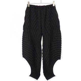 イッセイミヤケ(ISSEY MIYAKE)のISSEY MIYAKE イッセイミヤケ 23AW CURVED PLEATS キューブド プリーツトラウザーパンツ IM33FF174 ブラック 2(その他)