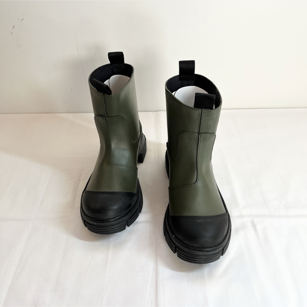 GANNI ガニー　ラバーアンクルブーツ　ミリタリーグリーン　24cm レディースの靴/シューズ(ブーツ)の商品写真