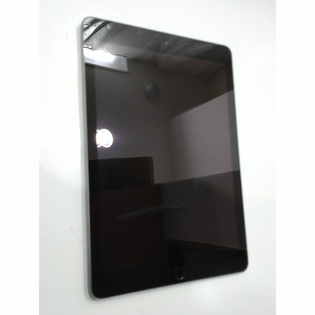 iPad(アイパッド)の616 iPad 第6世代 32GB シルバー MR6N2J/A  A1954 スマホ/家電/カメラのPC/タブレット(タブレット)の商品写真