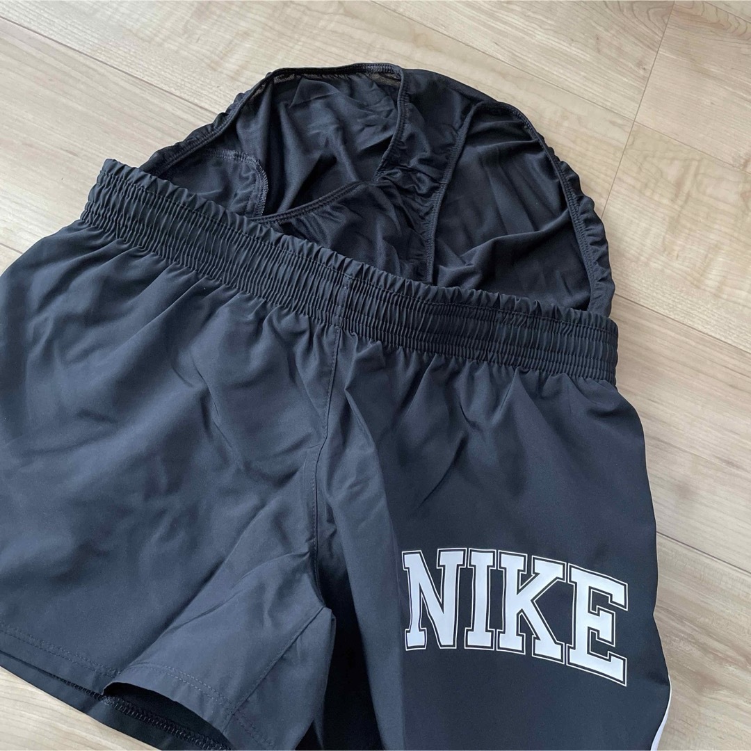 NIKE(ナイキ)のナイキ（NIKE）（レディース）スウッシュ ラン 10K ショートパンツ　L レディースのパンツ(ショートパンツ)の商品写真