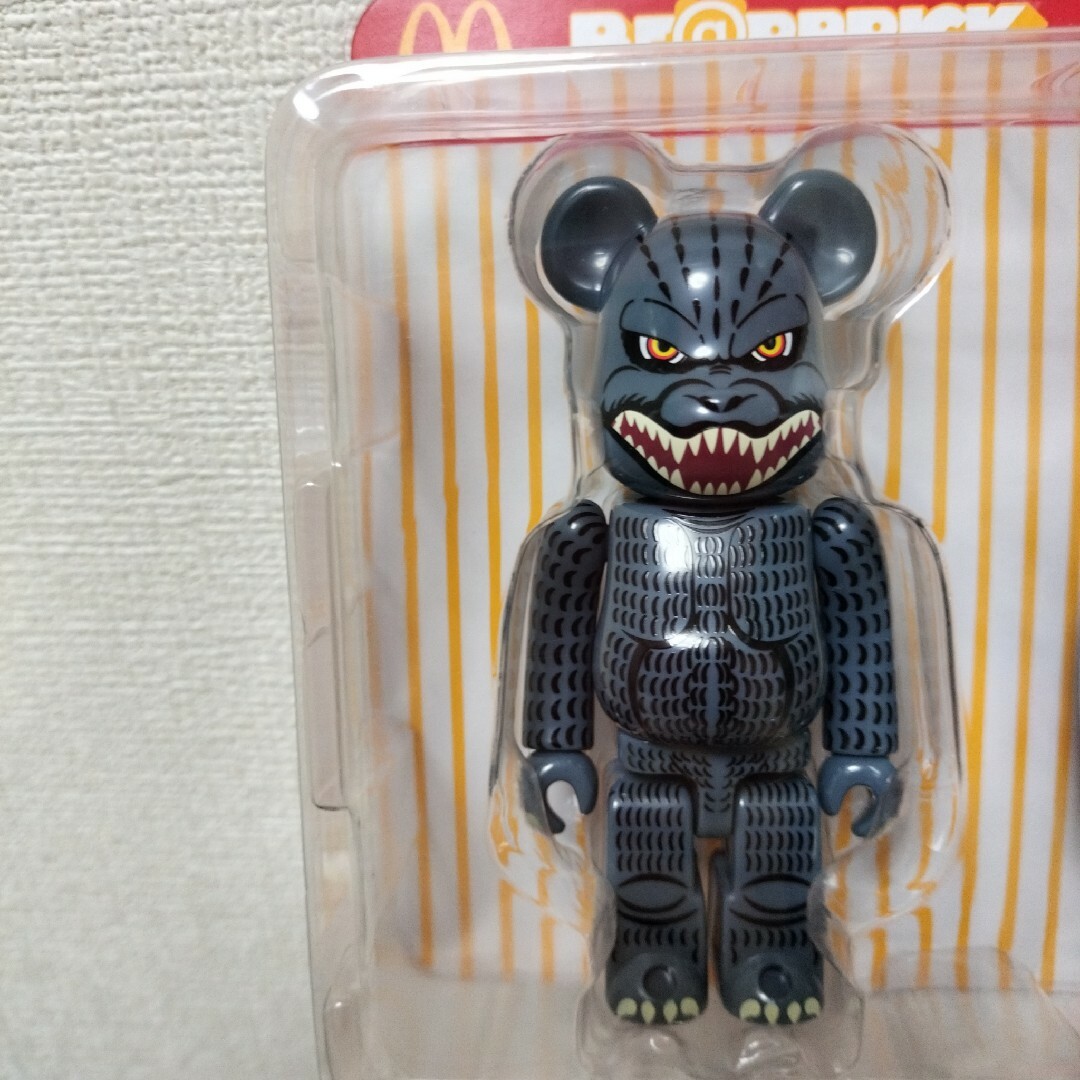 BE@RBRICK(ベアブリック)のゴジラVSマクドナルド  BE@RBRICK 4体セット 当選品 バーディー エンタメ/ホビーのおもちゃ/ぬいぐるみ(キャラクターグッズ)の商品写真